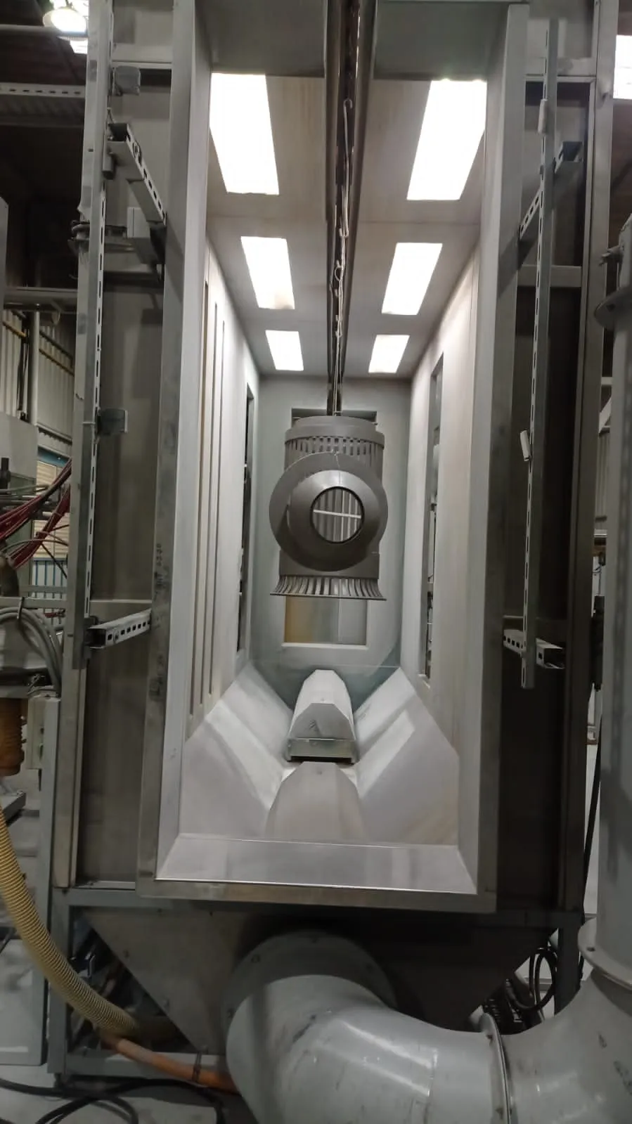 Automatic electrostatic powder booth